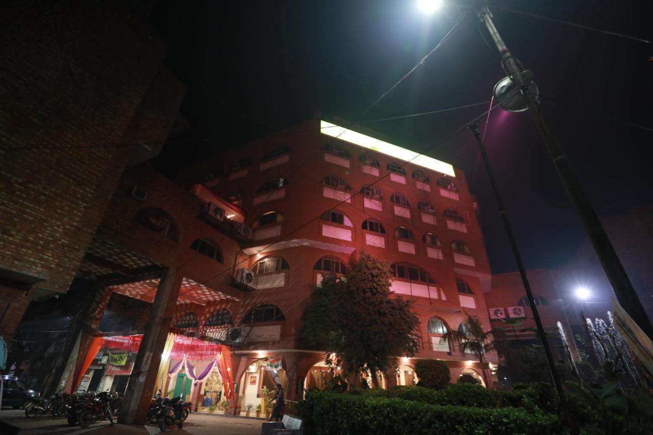 Chanson Grand Westend Delhi Kültér fotó